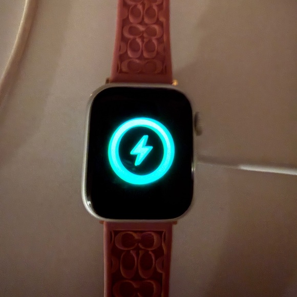 Apple Watch Series 8 41mm Silver Aluminum Case White Sport Band Like New - Picture 8 of 8